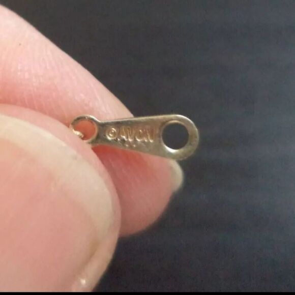 VINTAGE SIGNED AVON BLUE GLASS WINDOW PANE 9" BRACELET - Picture 2 of 2